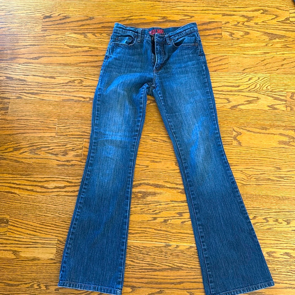 Women’s size 4 tall
Flare
Dark wash
NY & Co.
Denim